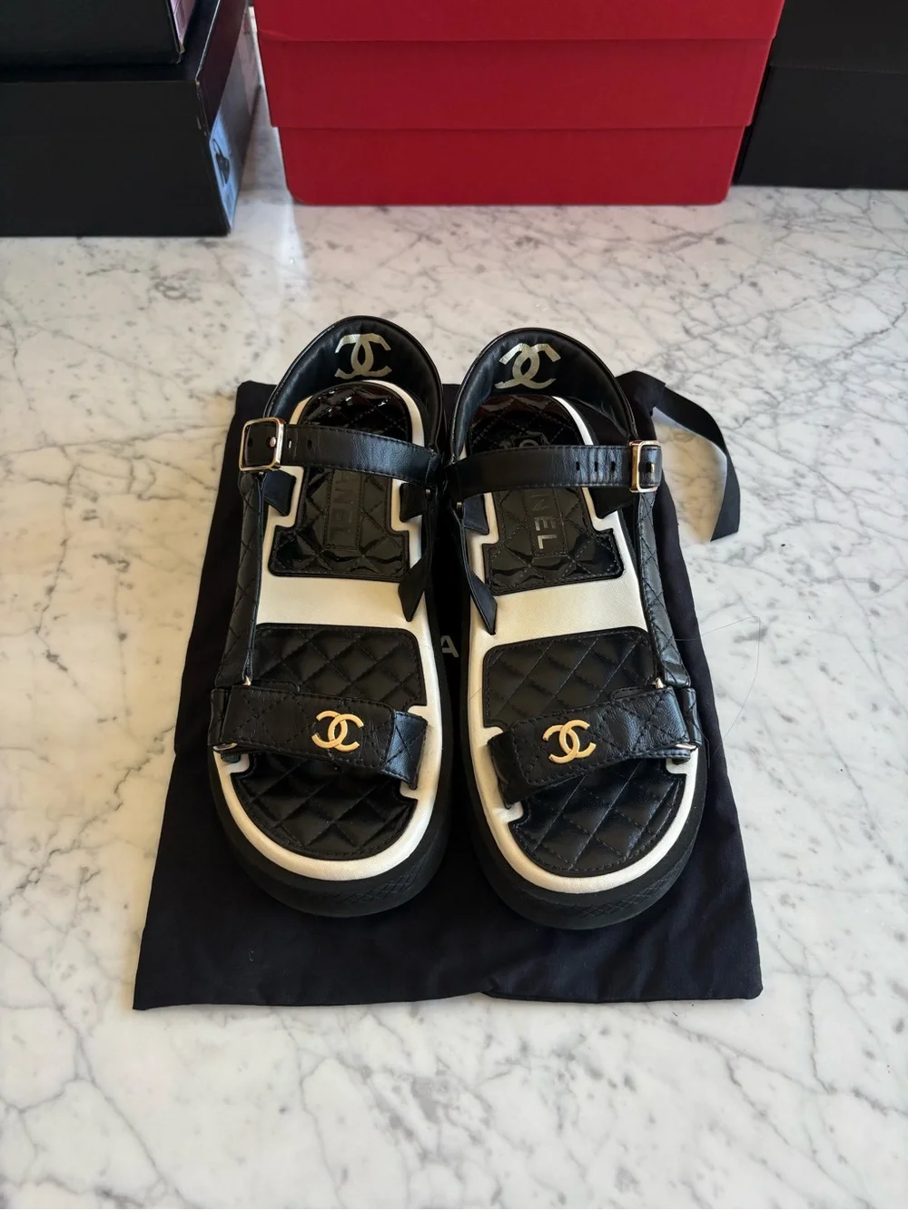 CHANEL 22P BLACK&WHITE QUILTED LAMBSKIN AND PATENT CC PLATFORM SANDALS